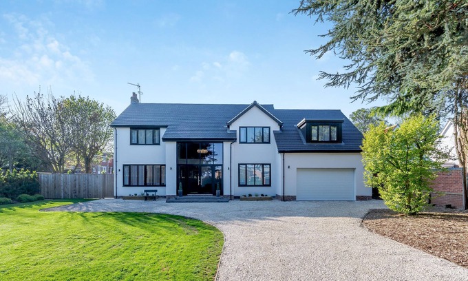 Bridlington Cottage | Lindengarth is located just 20 minute’s walk from Bridlington seafront.