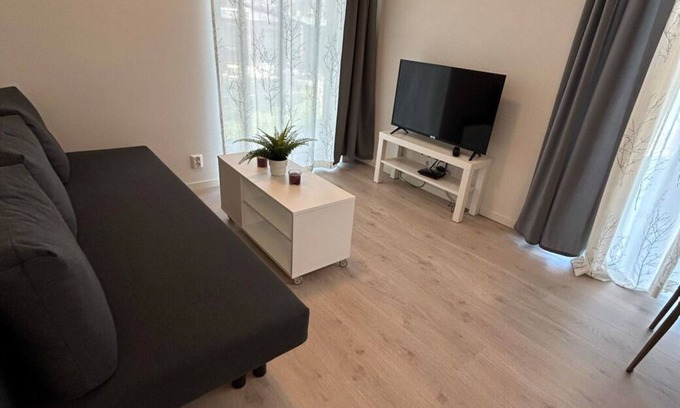 Bryn Apartment | Lisas apartment - privat 1 bed room and 1 living room w/sofa bed + big windows