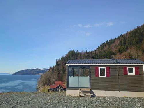 Leksvik Apartment | Litj-stua - innholdsrikt minihus med stor utsikt