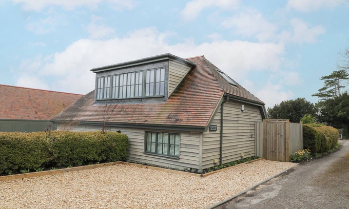 Stockbridge Cottage | LITTLE BARN, pet friendly, luxury holiday cottage in Stockbridge
