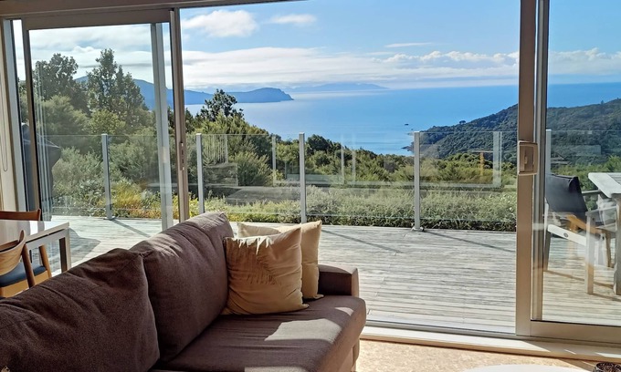 Waikawau House | Little Bay Eco House - Kaka Cottage overlooking the ocean and up in the trees