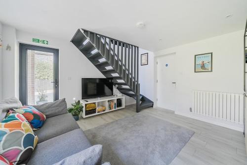 Plaistow Apartment | Little Bay Trees, A Home Away from Home