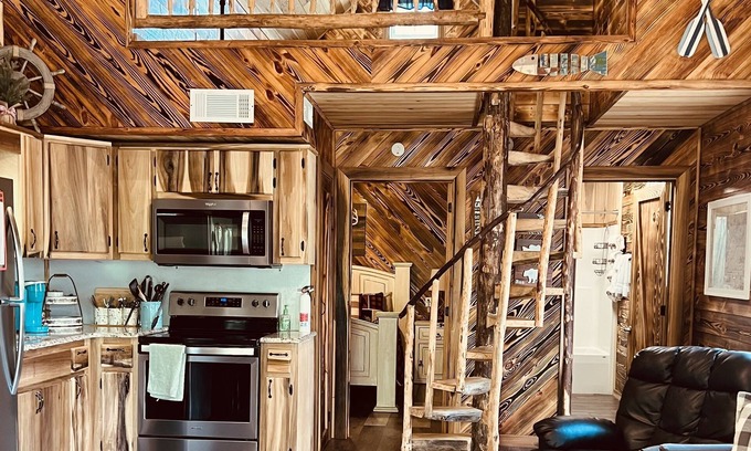 Crane Hill House | Little cabin on the smith lake