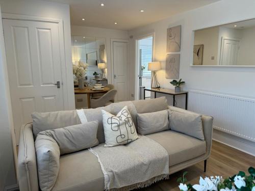 Lower Dicker Apartment | Little Cedars