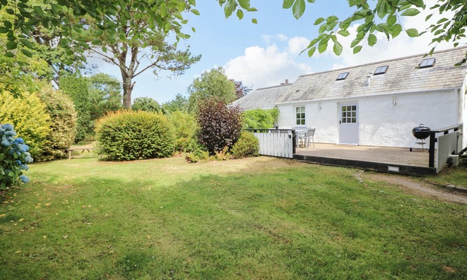 Carnon Downs Cottage | LITTLE CHYGOWLIN, pet friendly, with open fire in Truro