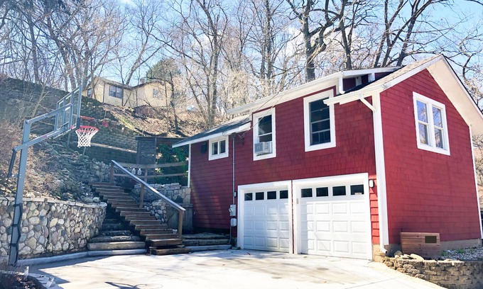 Fox River Grove Cottage | Little Fox Cottage - A Cozy Riverview Getaway