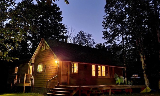 Laurium Cabin | *Little Horn Lodge w/bunk room near Lake Superior centrally located too explore!