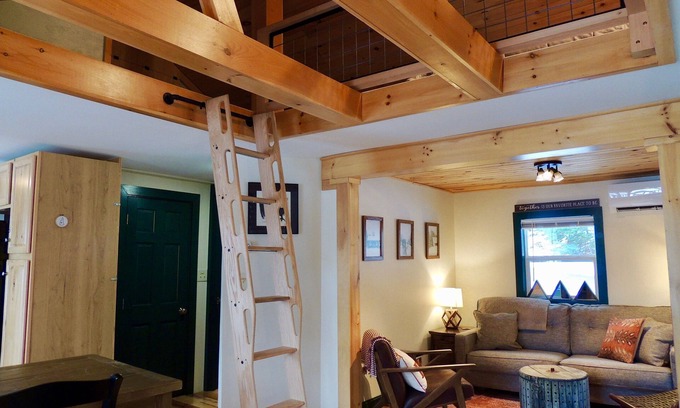 Andover Cabin | Little House on the Lake in the Forest