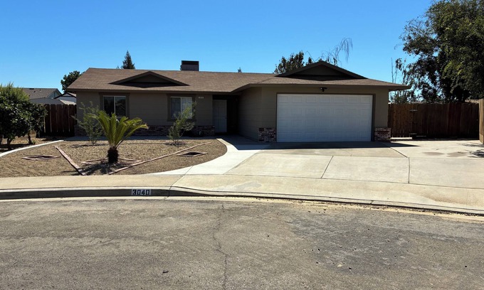Turlock House | Little Palace in Turlock. 3 bdrm, 2 bath. Steps from Stanislaus Univ. & Hospital