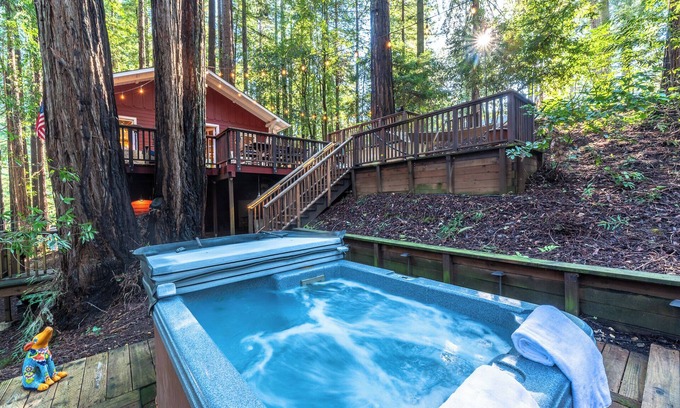 Northwood House | Little Red House- HotTub/Near Golf/Dog/WiFi! Magical Treehouse in Redwoods!