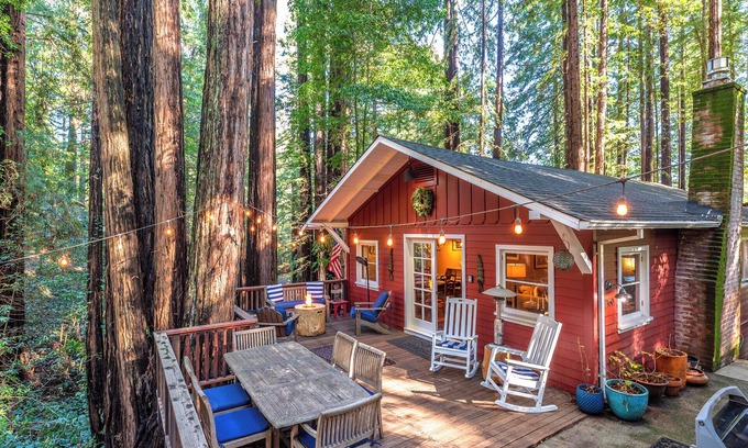 Northwood House | Little Red House Plus-Peaceful & Calm! Fab Redwood Cabin! HtTb/WIFI/Pup/Golf