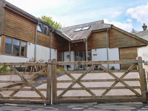 Totnes House | Little Rondeval