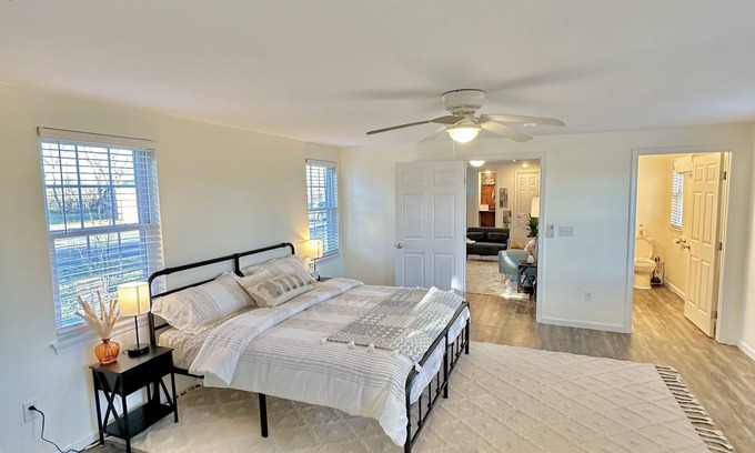 Fredericksburg Cottage | “Little Sligo” Downtown cottage.