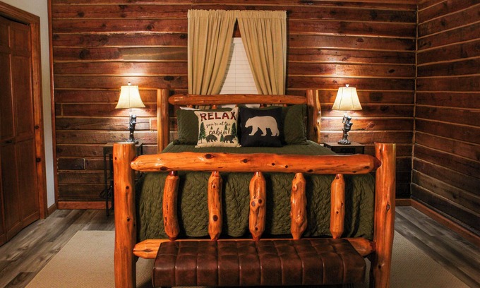Blue Creek Cabin | Little Smokies of Ohio Escape Cozy 2 Bedroom Cabin+Private Hot Tub+Starlink WiFi