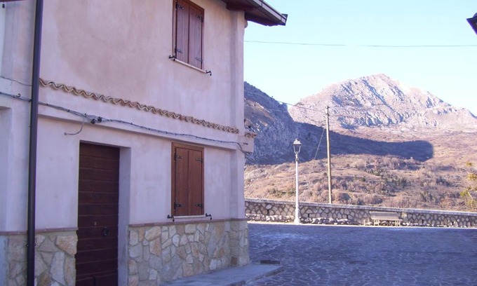 Aielli House | LITTLE TOWER