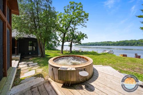 Elkhorn House | Little Vega on Lake Wandawega