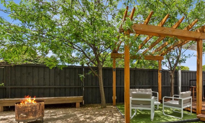 East Geelong House | Live - Play - Stay - East Geelong