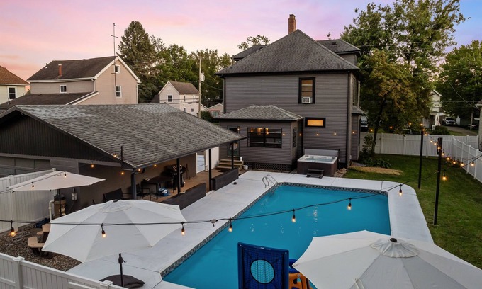 Massillon House | Live the Game: Pool, Cinema, Gym, Jersey Wall