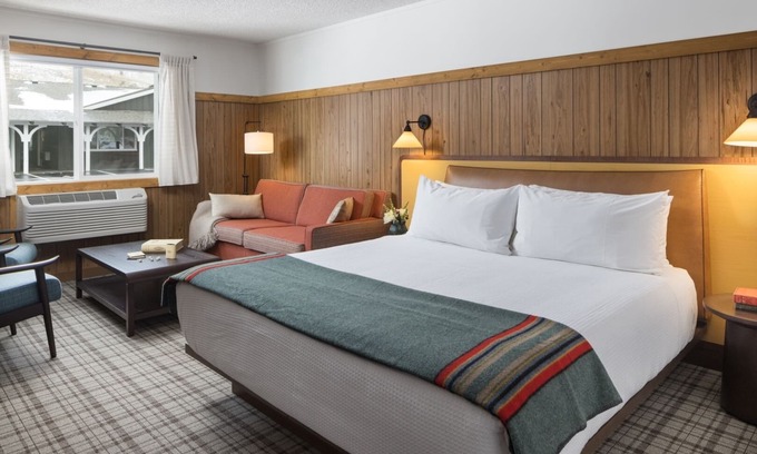 Jackson Hotel | Lively Saloon at Cozy Lodge Ideal for Ski Enthusiasts in Jackson - 2 Units