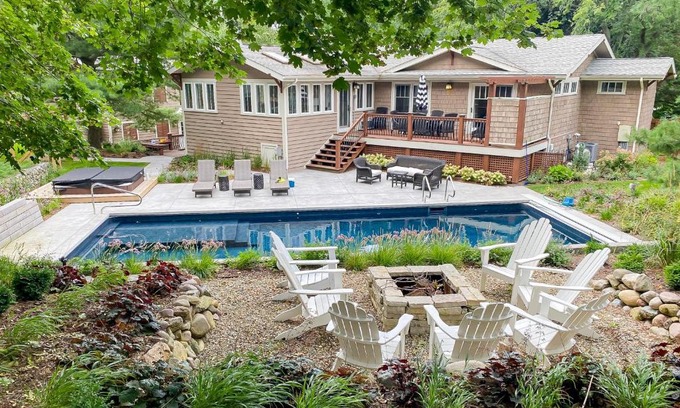 Stevensville House | Living Among The Oaks