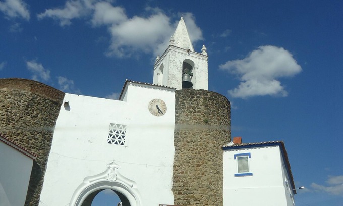 Redondo Villa | LIVING IN A MEDIEVAL CASTLE BY ÉVORA- LONG TERM RENTING