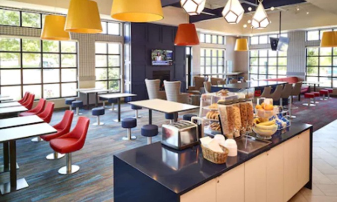Maplewood Hotel | LivINN Hotel St. Paul – I-94 – East 3M Area