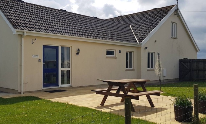 Letterston Cottage | Llainfawr Cottage Apartment, Fishguard