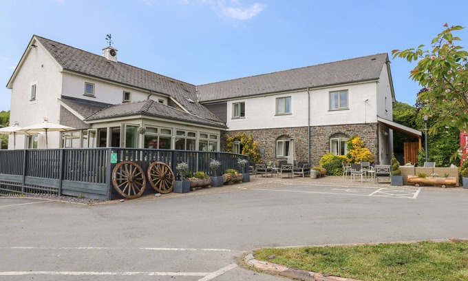 Llandre Cottage | LLETY CEIRO, pet friendly, with a garden in Bow Street, Wales