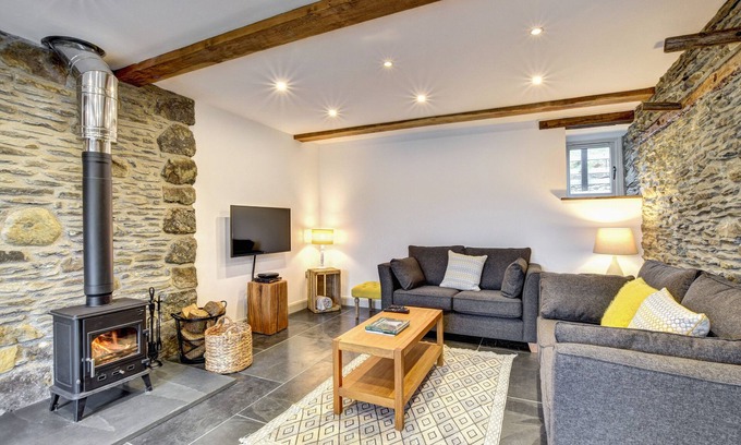 Machynlleth House | Llety Tanllan - Five Bedroom House, Sleeps 10