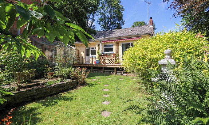 Tremain Cottage | LLYN Y FELIN, pet friendly, country holiday cottage in Llechryd