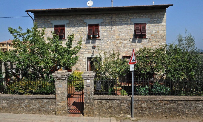 Mercatale Val di Pesa Apartment | Lovely apartment for 6 people with WIFI, terrace and parking, close to Greve In Chianti