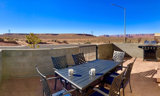 Page House | 🏜️Local VIEW~🐶Pet Friendly-🚤BOAT Parking~Better than a suite-have a house!