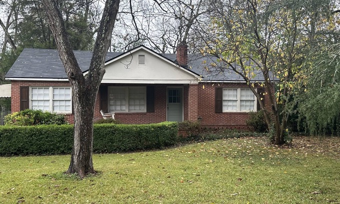 Columbus House | Located in central Columbus, just 10 minutes from the Ft.Benning visitor center.
