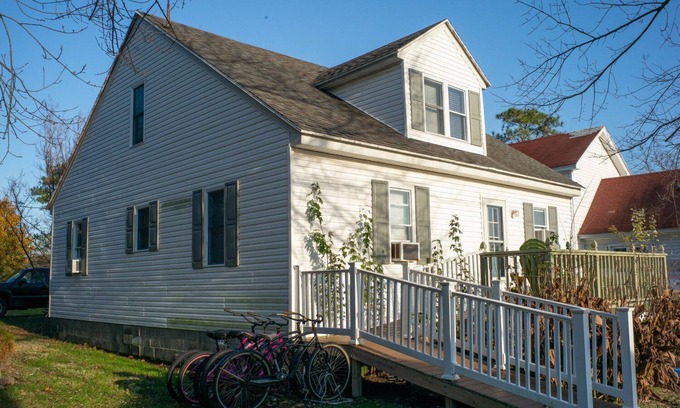 Ewell House | Located In Ewell, Sleeps up to 12 Guests, Pet-friendly, Internet