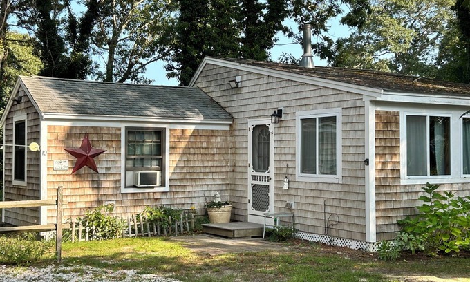 Bass River Cabin | LOCATION! 1 mile to OCEAN/GOLF, Pool, SLEEPS5, pet ok, Kitchen/Grill,2BR,Parking