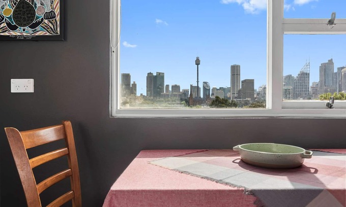 Woolloomooloo Apartment | Location and lifestyle in a cute luxe studio with stunning city views