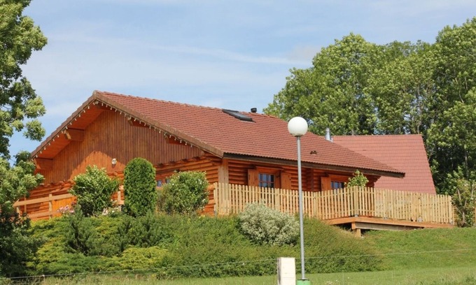 Le Latet Ski Chalet | Location Chalet Jura et Vacances à la Ferme