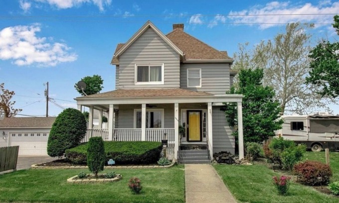 Niagara County House | Location! Close to Falls! 6-bedroom house in Niagara Falls