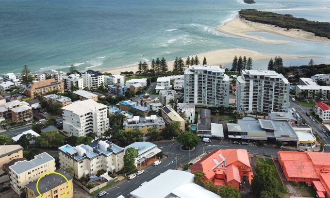 Caloundra Apartment | Location is Everything - Shops, Beaches, Views ZG3