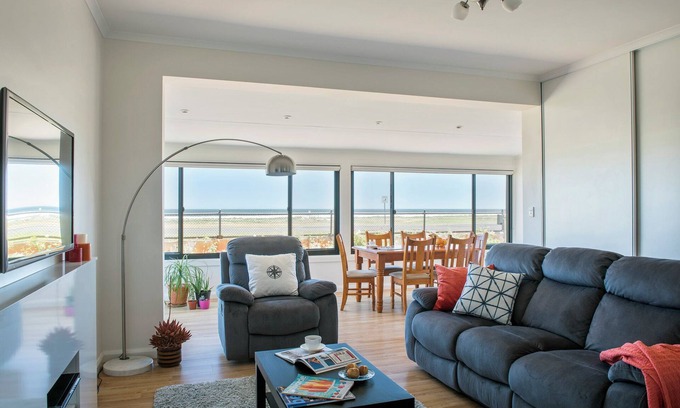 Lacepede House | Location, location, by the Beach. Our Destination is 9