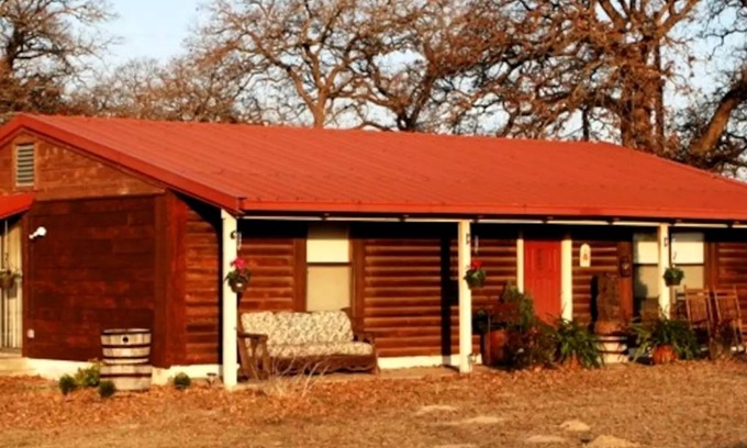 Paige Cabin | Lodge ∙ 1 bedroom ∙ 2 guests