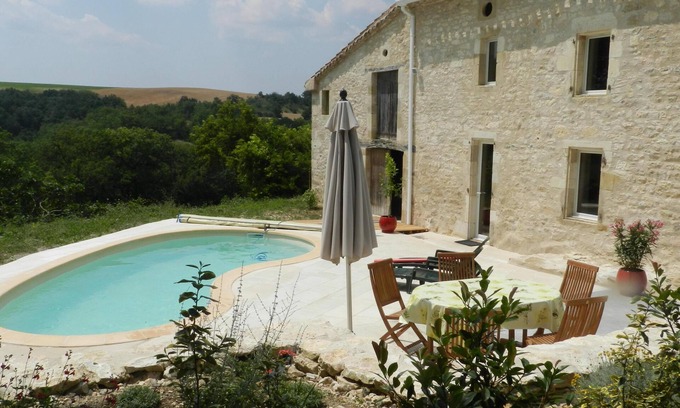 Lombers Cottage | Lodging, Merle, in the center of the Tarn department in Lombers, Swimming pool more