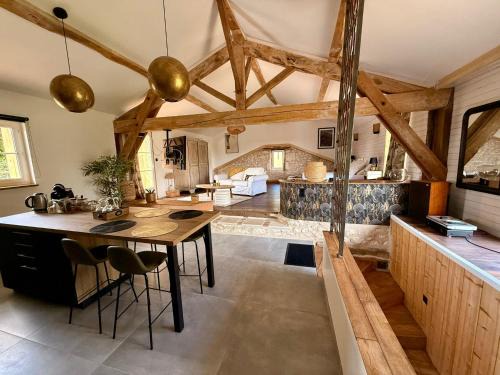 Lussan Apartment | Loft élégant au cœur de la campagne avec SPA privé