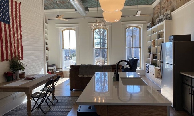 Huntingdon Apartment | Loft 163 (Historic Downtown building)
