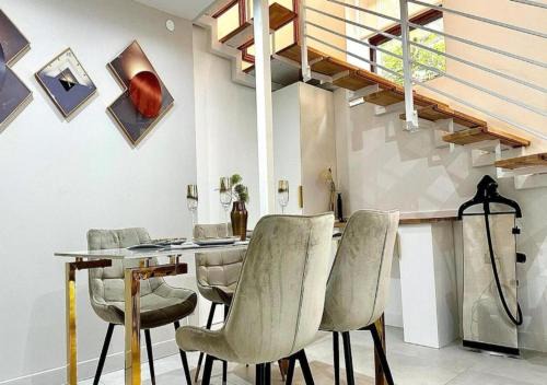 Old Town Apartment | Loft 37 - Luxe Garden Stay