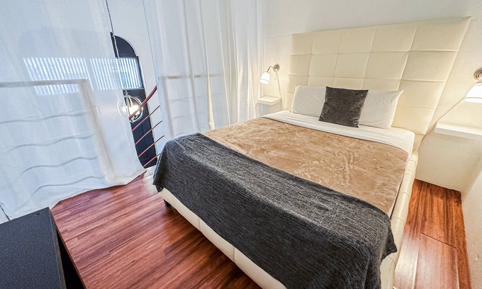 Ponce Centro Apartment | Loft Aparment Steps From Nightlife, Gladiolas II/Loft + Room/Free WIFI - 2101