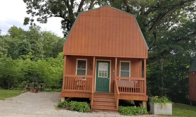 Moscow Cabin | Loft Cabin #4 near beautiful Cedar River.