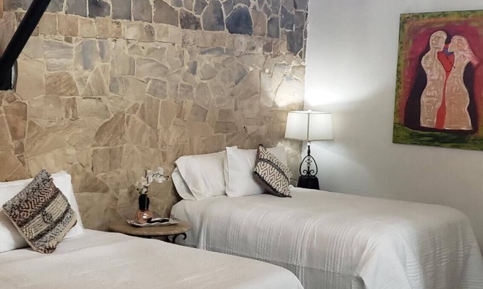 Western Division Apartment | Loft centrally-located place 1 Room Two Beds #3