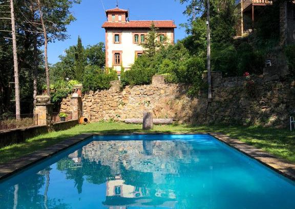 Ribes De Freser Apartment | Loft en una casa Modernista