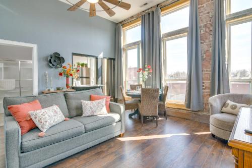 Monett Apartment | Loft-Style Apt in Dtwn Monett Pets Welcome!